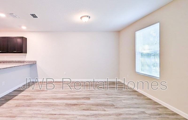 3134 Phyllis St - Photo 5 of 15