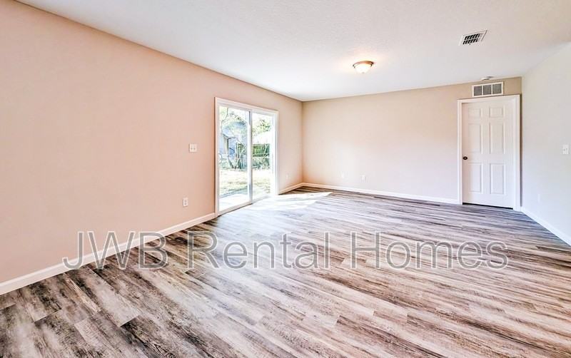3134 Phyllis St - Photo 7 of 15