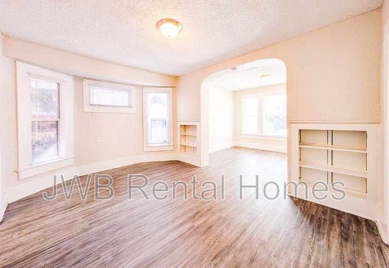 347 W 23rd St - Photo 6 of 20