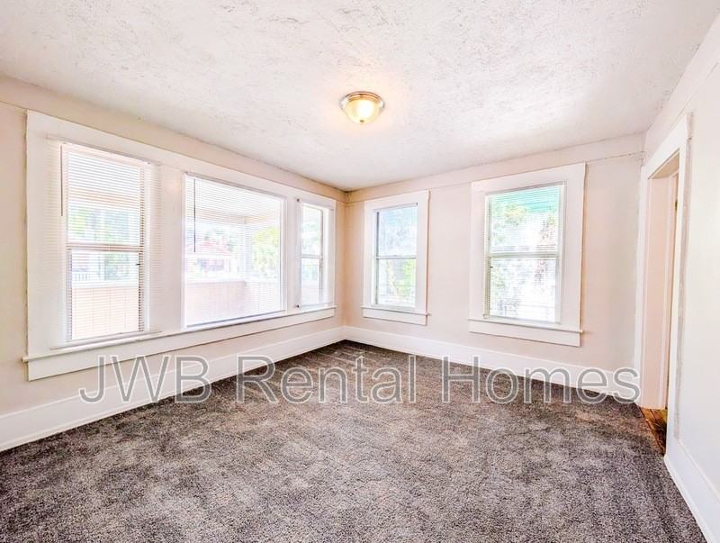 347 W 23rd St - Photo 7 of 20