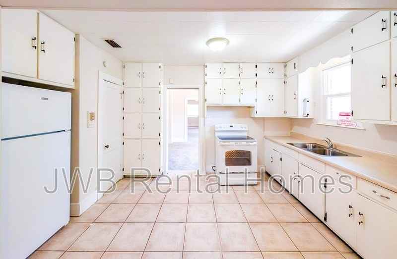 1166 Hamilton St - Photo 2 of 19