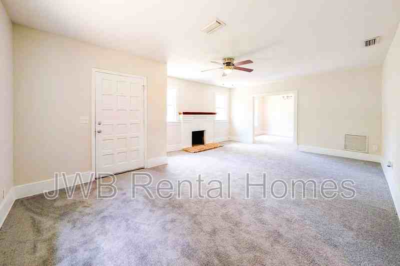 1166 Hamilton St - Photo 5 of 19