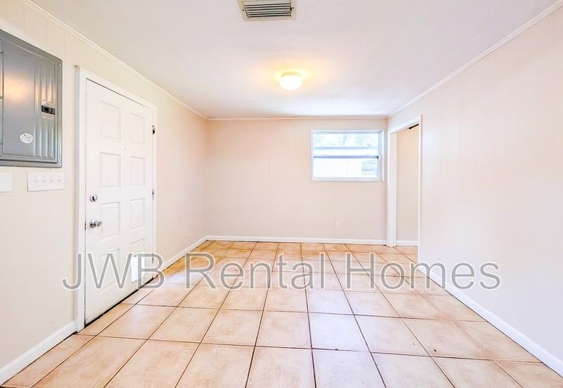 1166 Hamilton St - Photo 7 of 19