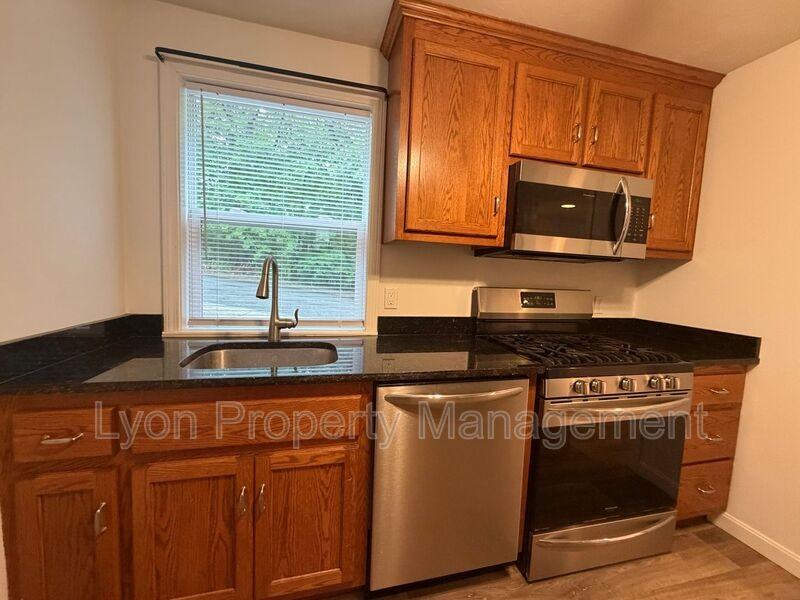 36 Elmore Ave - Photo 5 of 15