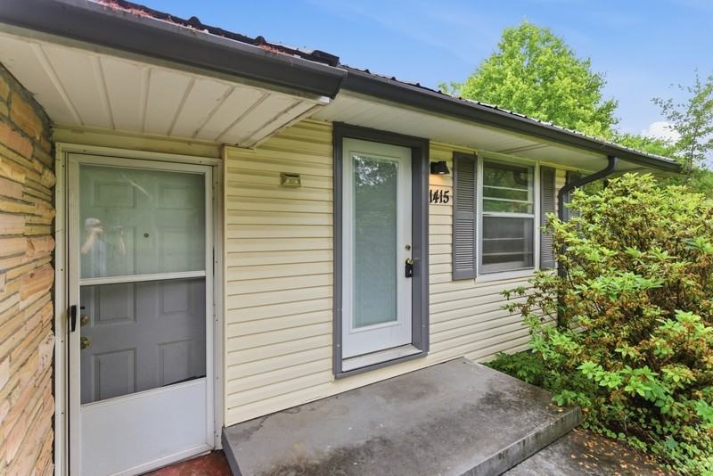 1415 Creekwood Dr - Photo 3 of 11