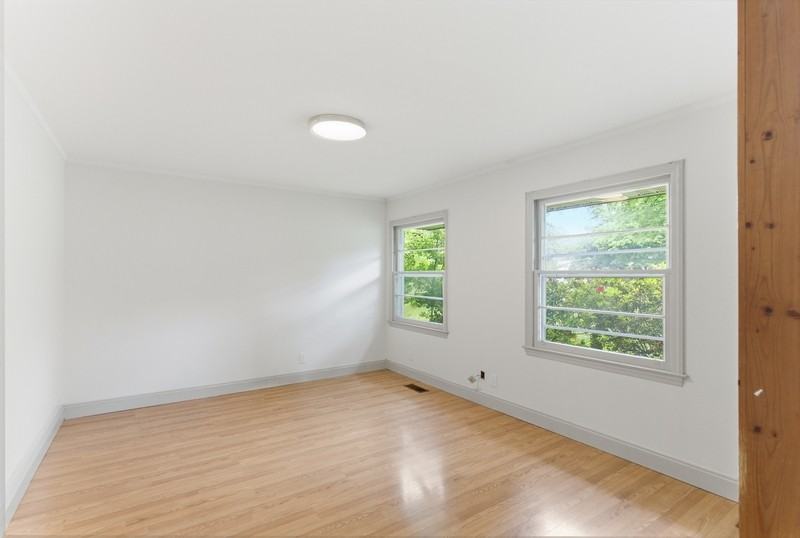 1415 Creekwood Dr - Photo 4 of 11