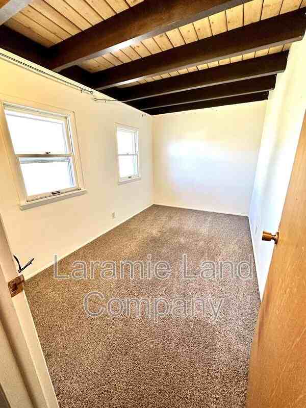 814 S 23rd St - Photo 5 of 7