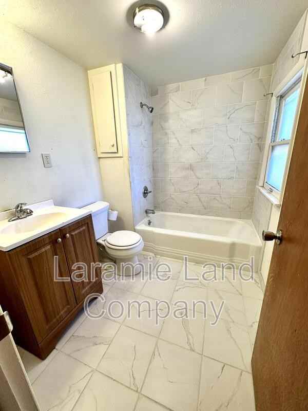 814 S 23rd St - Photo 6 of 7
