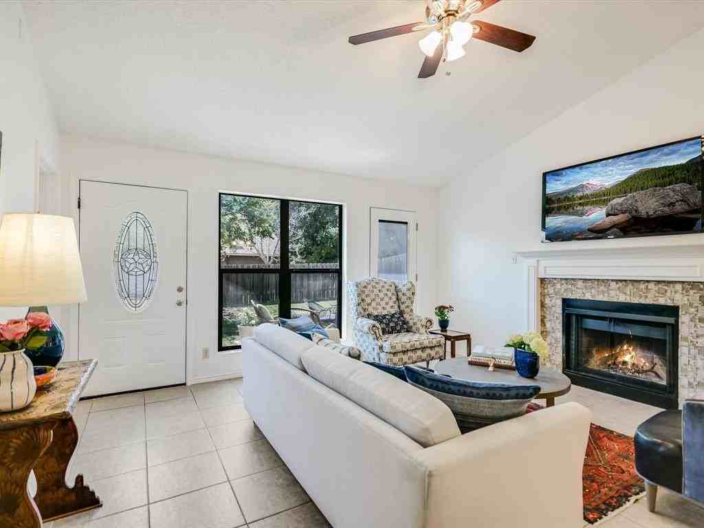 439 Sailmaster St - Photo 3 of 9