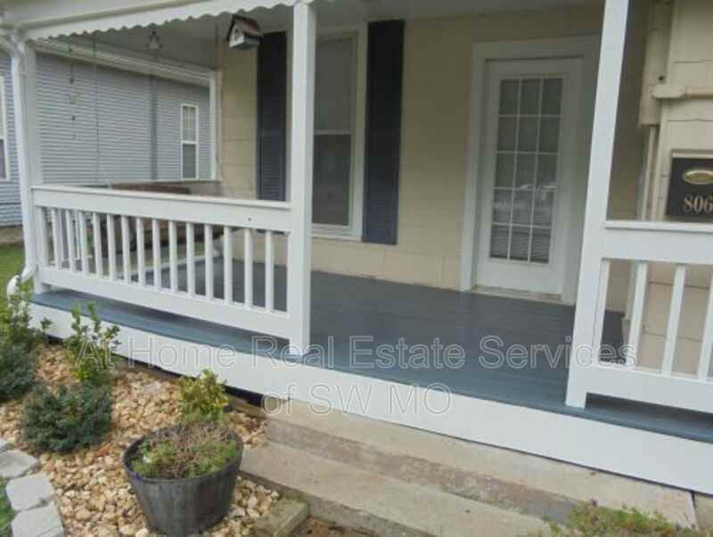 806 W Pershing St - Photo 2 of 19
