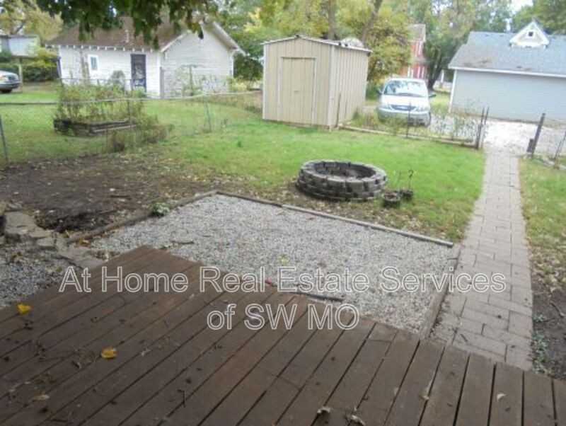 806 W Pershing St - Photo 4 of 19
