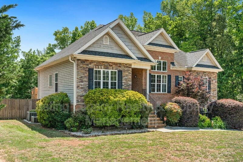 187 Marbrook Dr - Photo 3 of 47