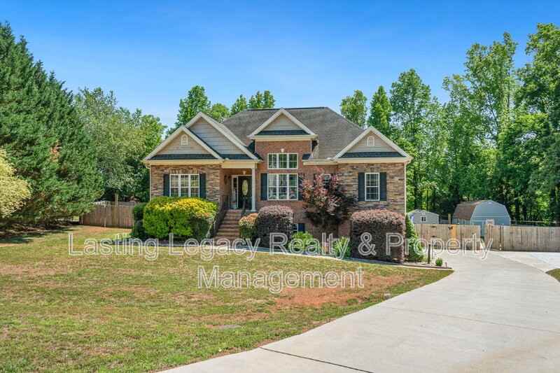 187 Marbrook Dr - Photo 4 of 47