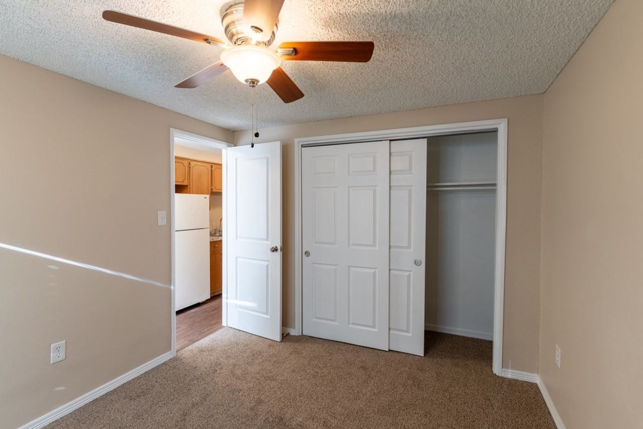 Knollwood and Tanglewood Apartments - Photo 5 of 30