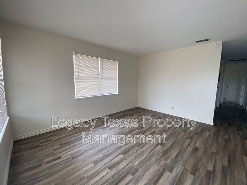 108 Pine St - Photo 2 of 12