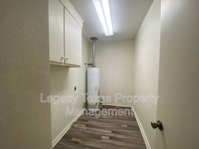 108 Pine St - Photo 4 of 12