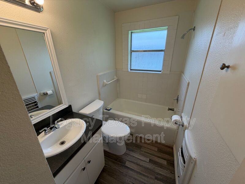 108 Pine St - Photo 5 of 12