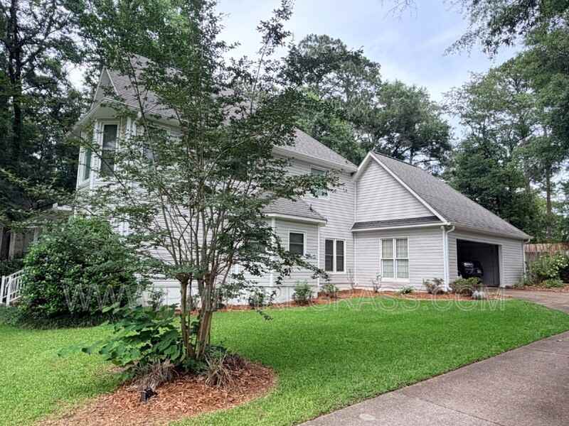 1210 Hillbrook Rd - Photo 4 of 41