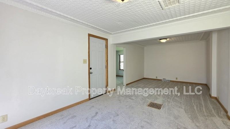 1511 9th St N - Photo 5 of 32