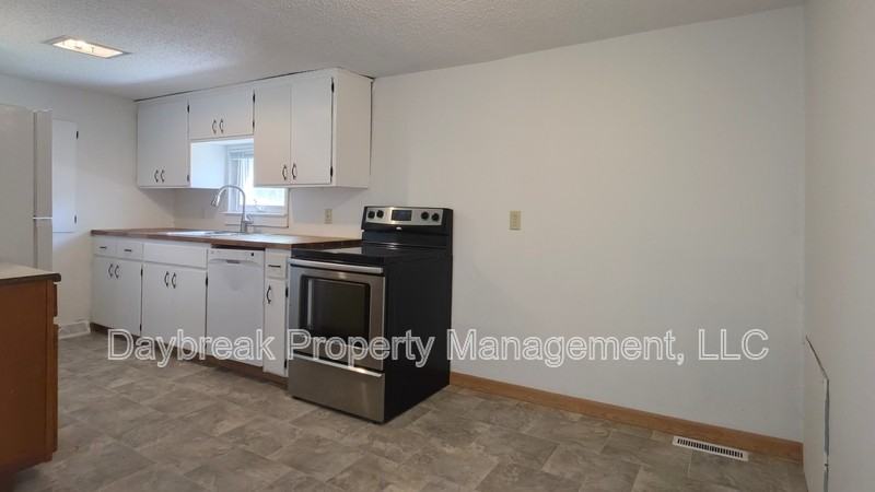 1511 9th St N - Photo 7 of 32