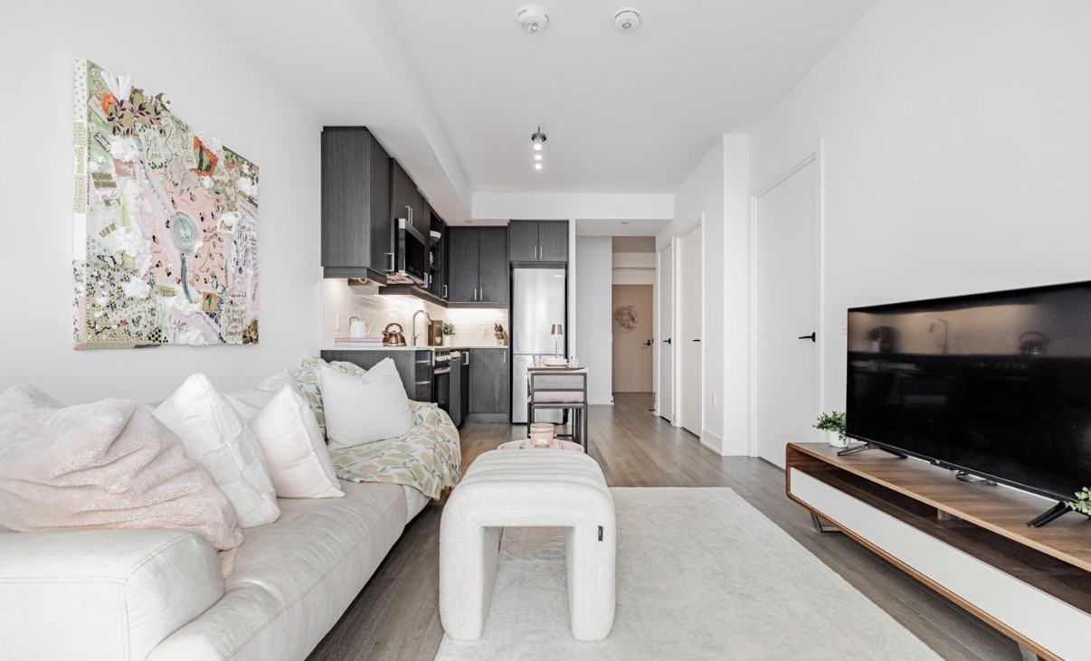 50 George Butchart Dr - Photo 3 of 7