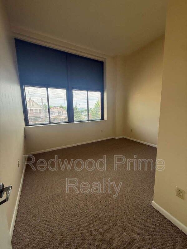 1318 19th Ave - Photo 5 of 25