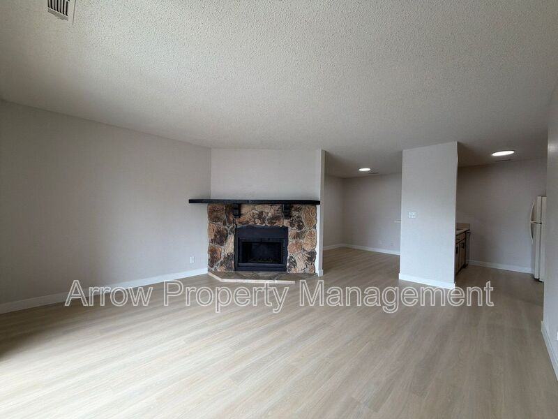 2354 N 44th St #22 - Photo 4 of 11