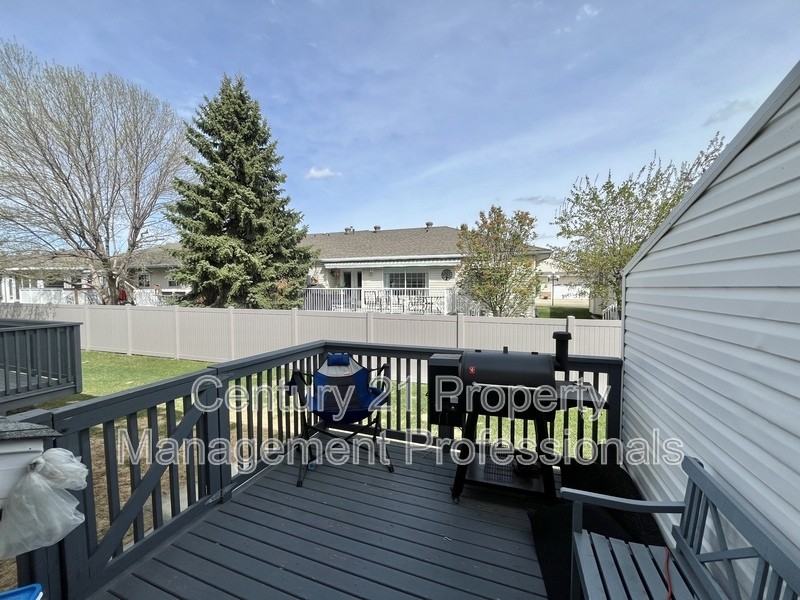 1033 Youville Drive West Nw #29 - Photo 3 of 27