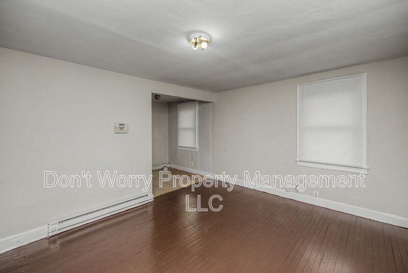 402 Winston St - Photo 2 of 9