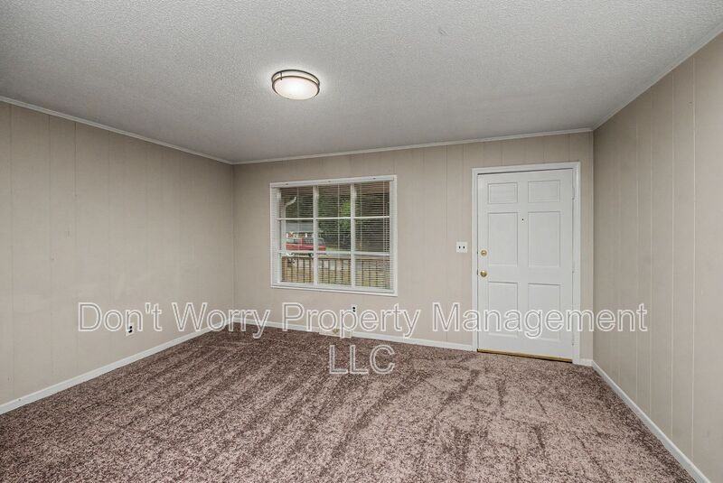 137 Crest Cir - Photo 3 of 12
