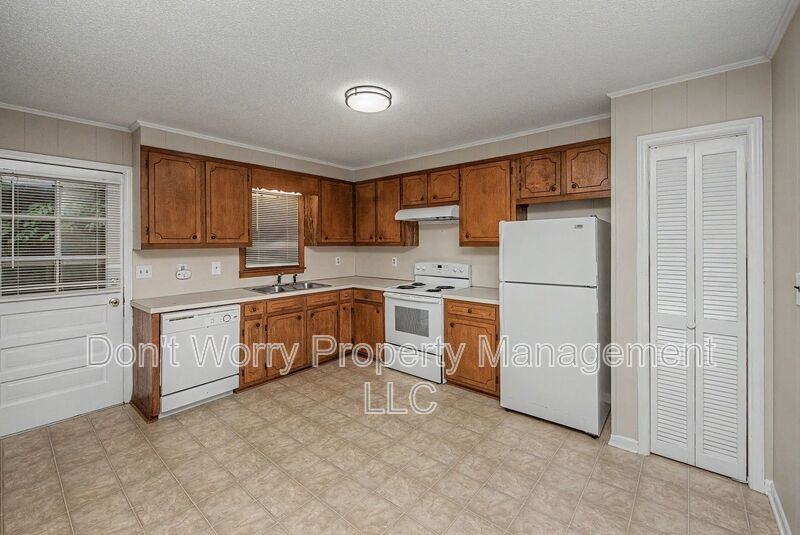 137 Crest Cir - Photo 4 of 12
