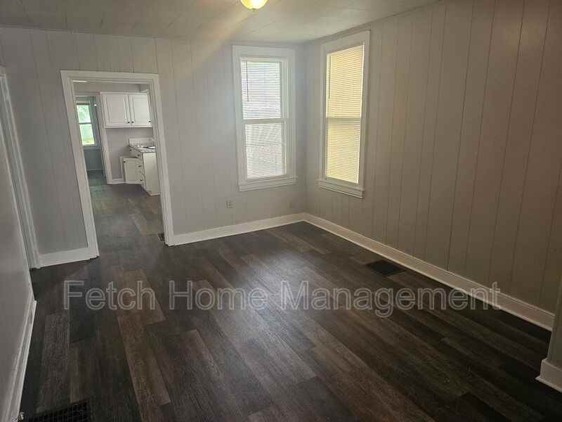 428 Smith St - Photo 4 of 22