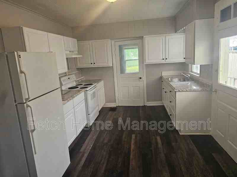 428 Smith St - Photo 5 of 22
