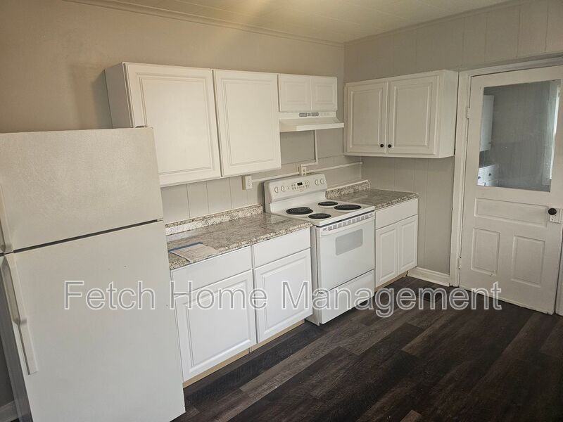 428 Smith St - Photo 6 of 22