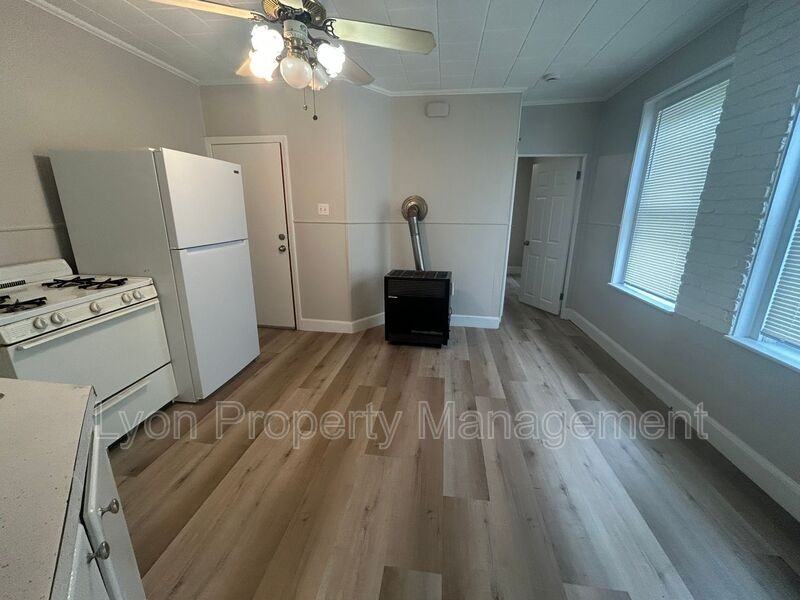 415 Main St #4 - Photo 2 of 11