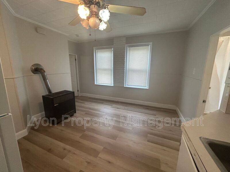 415 Main St #4 - Photo 4 of 11