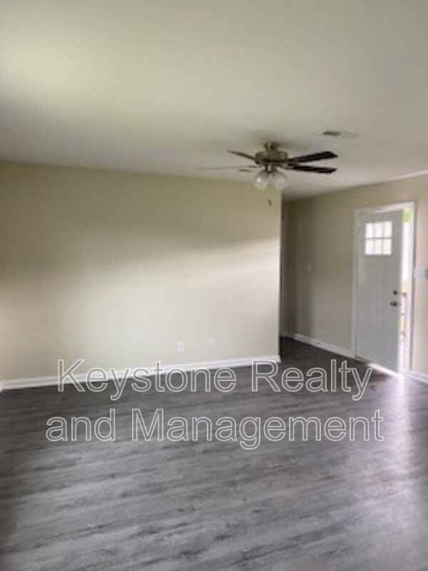 306 Jennifer St - Photo 2 of 7