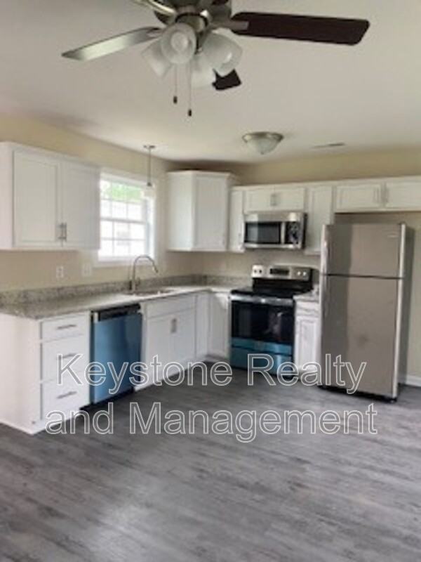 306 Jennifer St - Photo 3 of 7