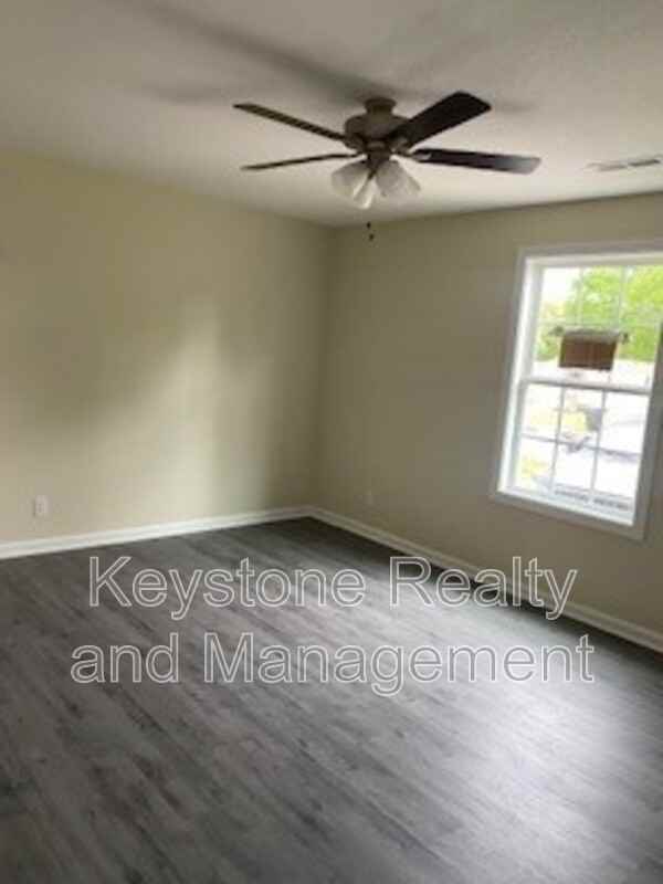 306 Jennifer St - Photo 4 of 7