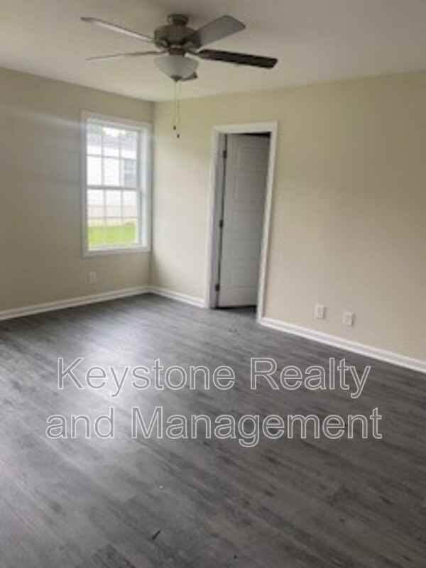306 Jennifer St - Photo 6 of 7