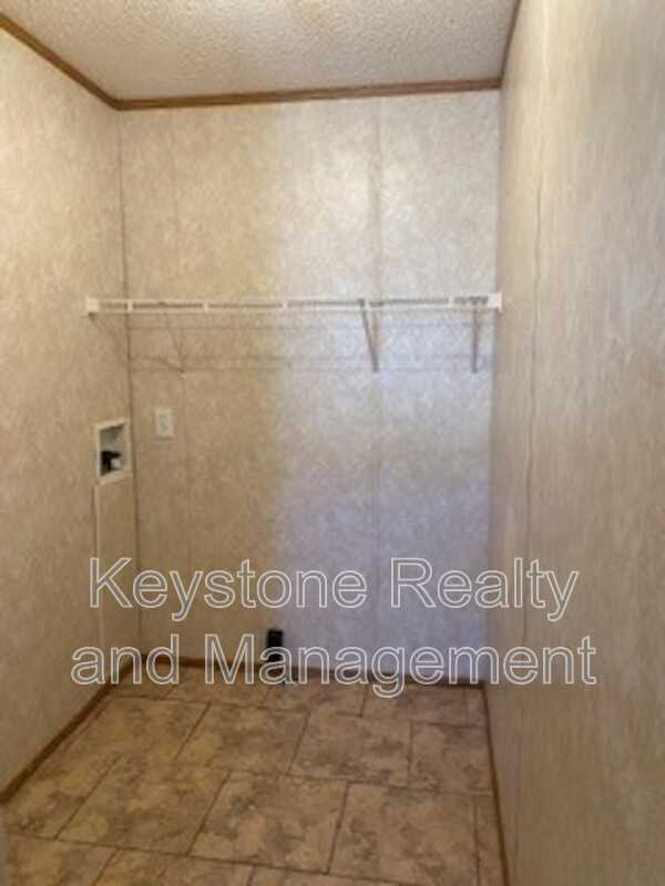 703 Trevor Ln - Photo 4 of 10
