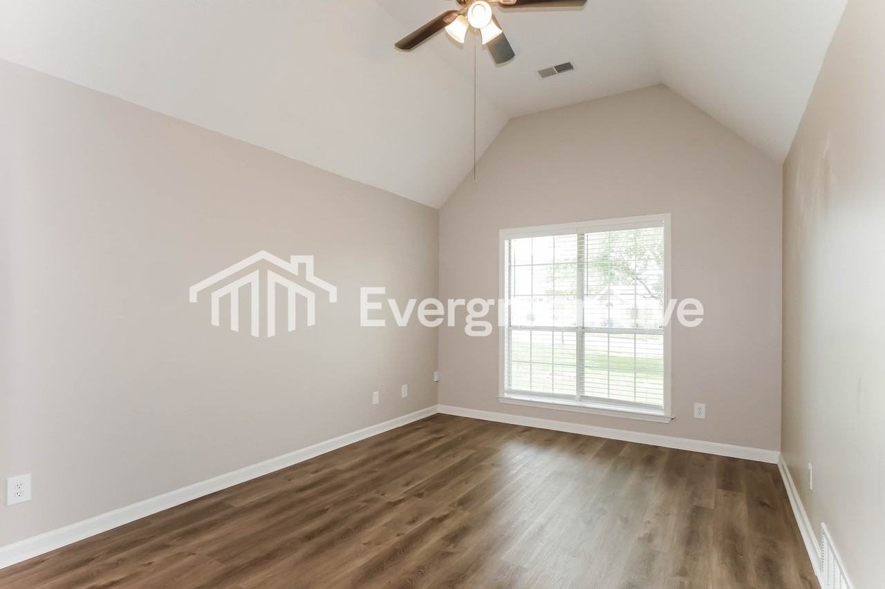 7267 Bridgefield Dr - Photo 4 of 15