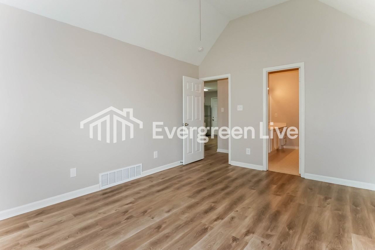 7267 Bridgefield Dr - Photo 5 of 15