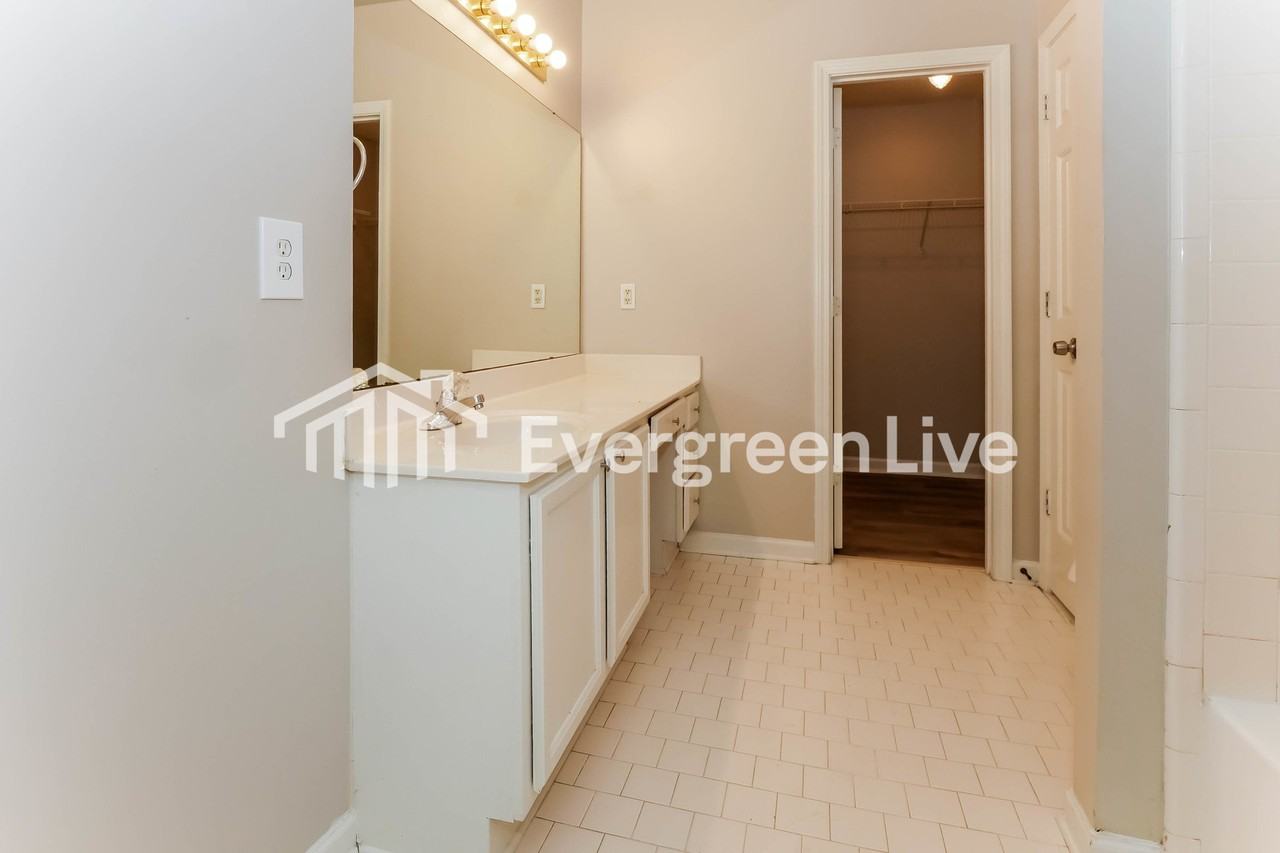 7267 Bridgefield Dr - Photo 6 of 15