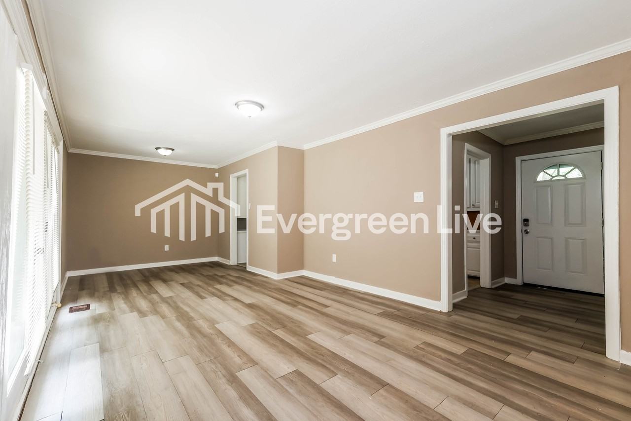 1535 Winchester St - Photo 3 of 15