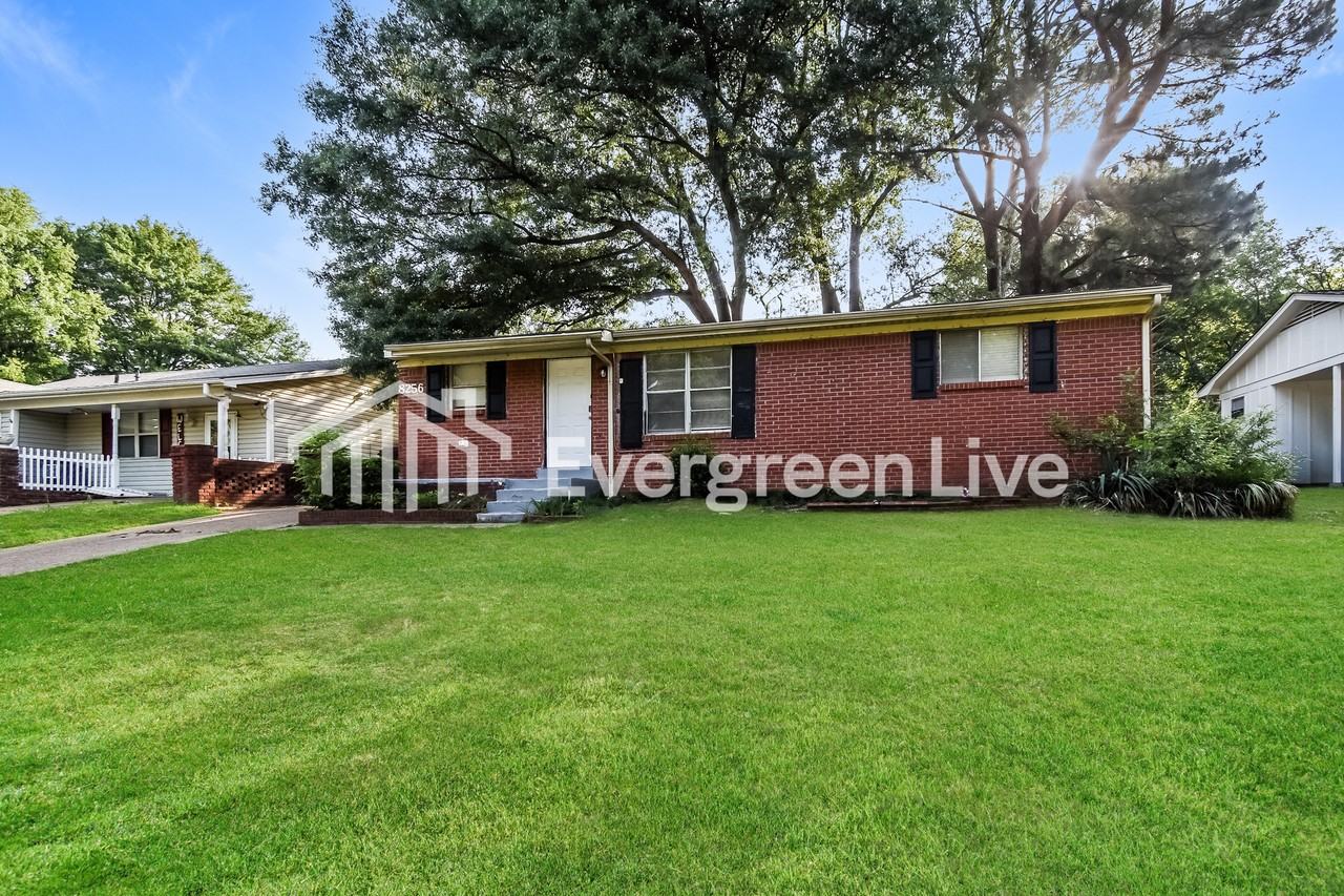 8256 Southaven Cir W - Photo 2 of 15