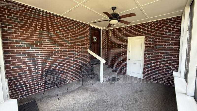 2720 Martha Dr - Photo 2 of 10