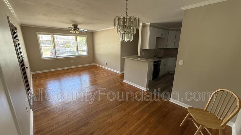 2720 Martha Dr - Photo 3 of 10