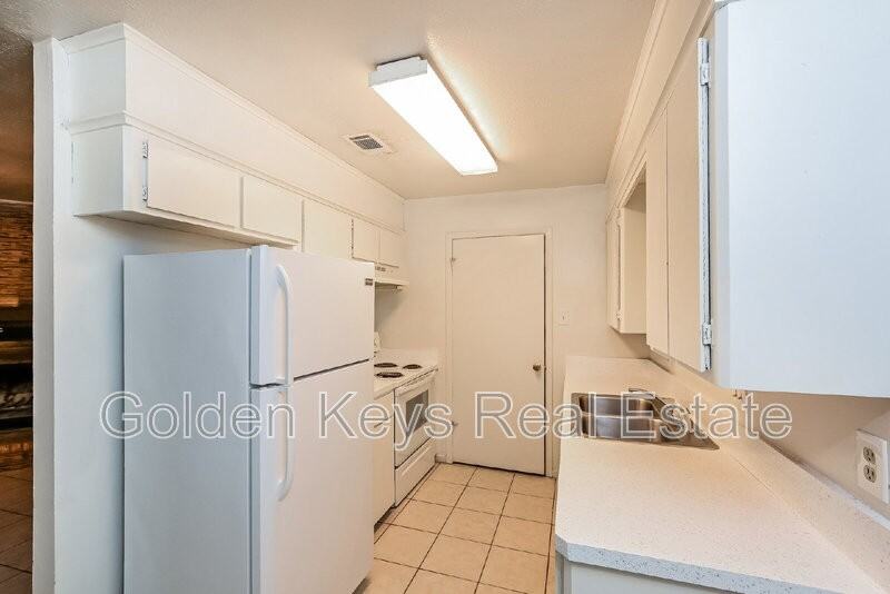 709 San Benito Dr - Photo 5 of 12