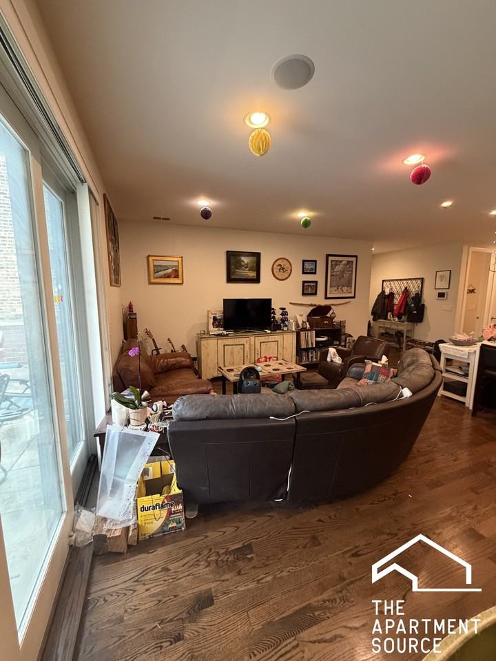 2127 W Division St #1 - Photo 3 of 21